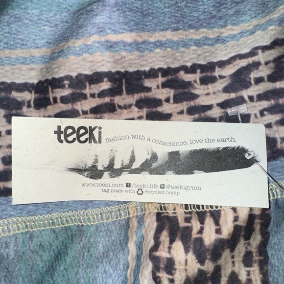 Women’s Teeki Border Towns Hot Pant Leggings Size Large BNWT - Picture 6 of 6